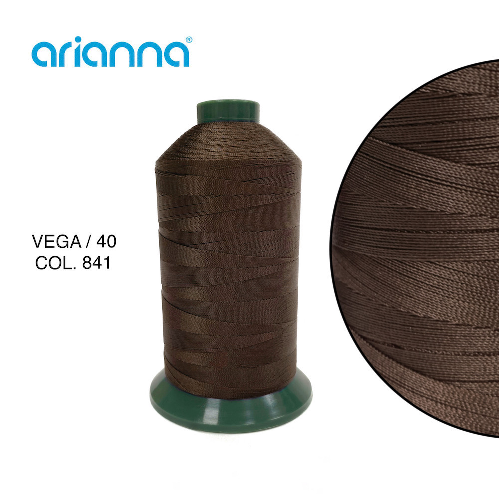 1037  НИТЬ ШВЕЙНАЯ VEGA SUPER 40/3, "ARIANNA", Тройной крутки, намотка 4000 м, толщина-40, состав-10